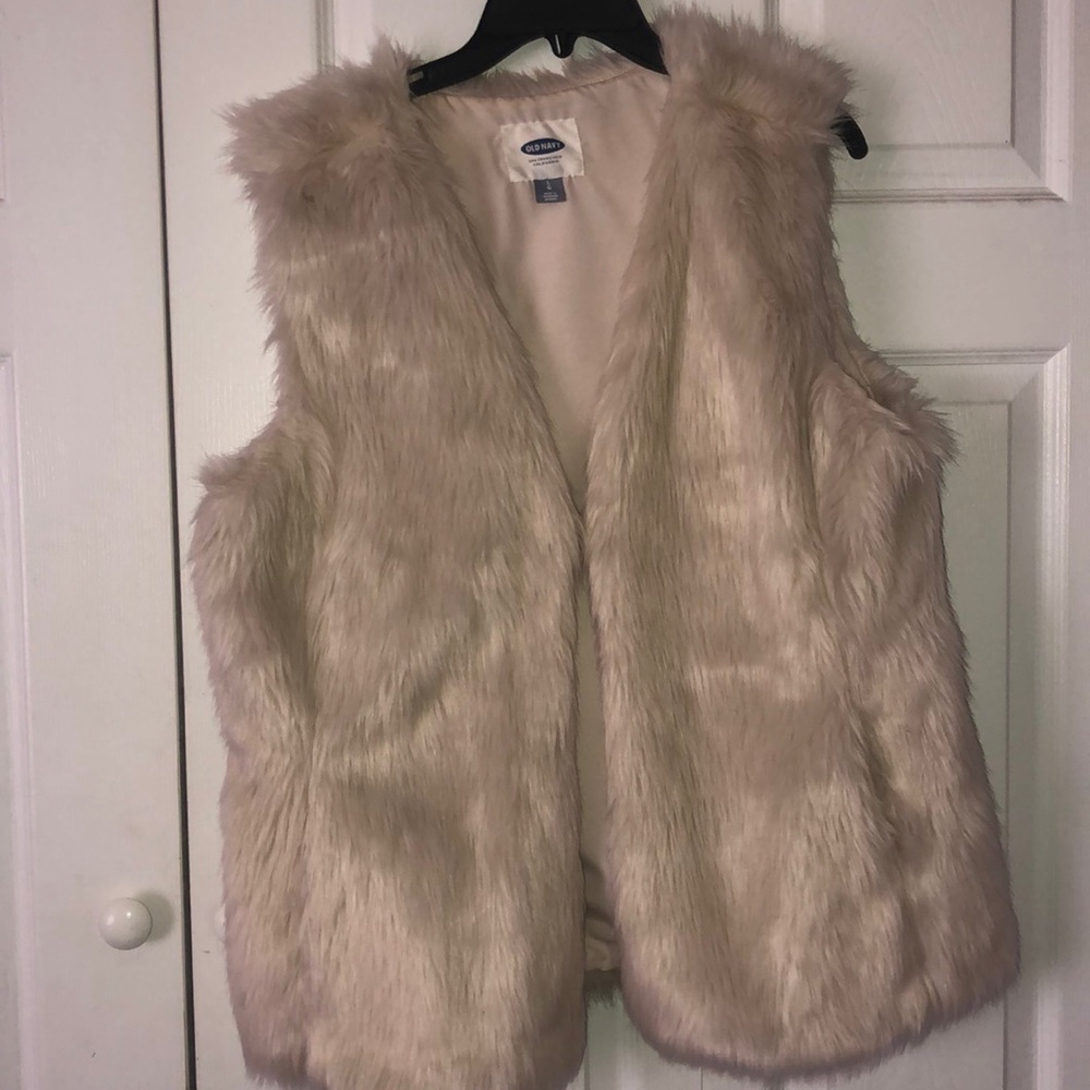 White/creme fur vest with pockets hardly worn